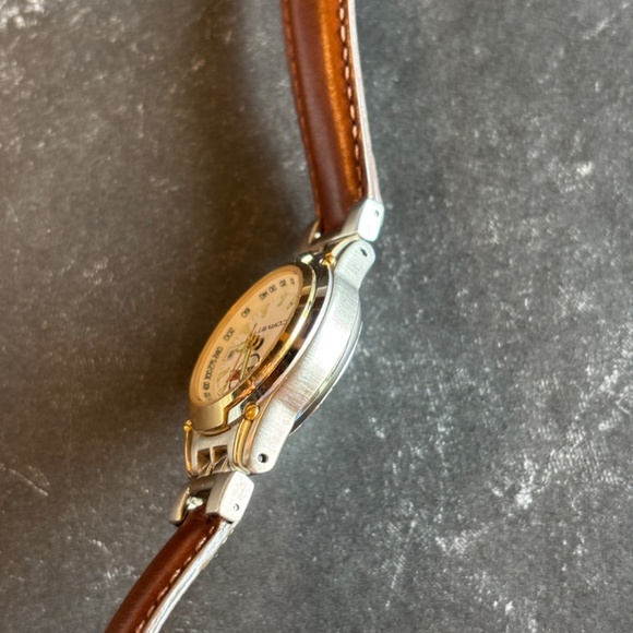 Chevrolet Corvette Ladies Silver Gold Watch 1990's Leather Band Quartz Accuracy - Picture 13 of 14